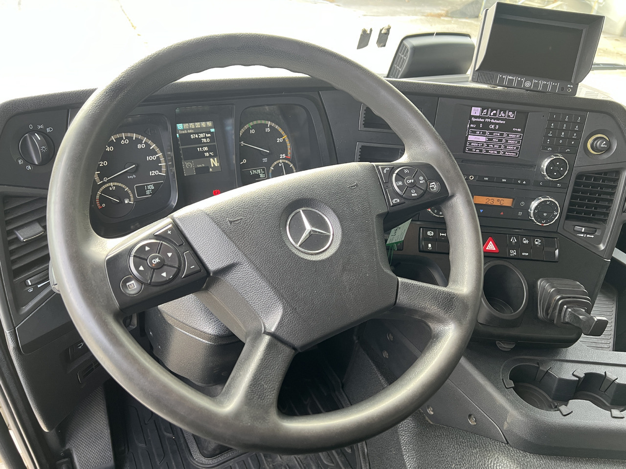 Caminhão chassi MERCEDES-BENZ Antos 25 40 | Standheizung | Klima | Liftachse: foto 13 Caminhão chassi MERCEDES-BENZ Antos 25 40 | Standheizung | Klima | Liftachse: foto 13