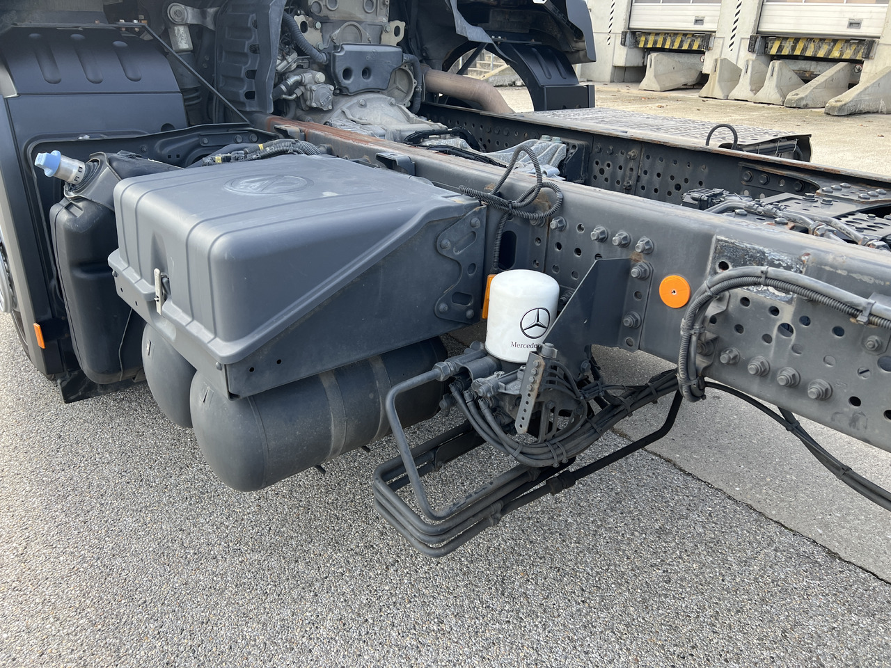 Caminhão chassi MERCEDES-BENZ Antos 25 40 | Standheizung | Klima | Liftachse: foto 31 Caminhão chassi MERCEDES-BENZ Antos 25 40 | Standheizung | Klima | Liftachse: foto 31