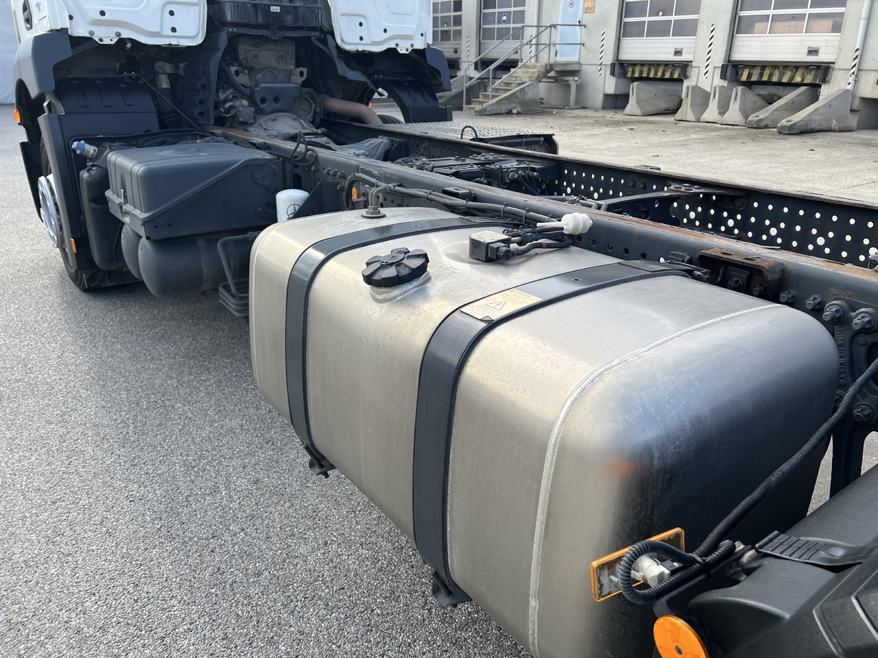 Caminhão chassi MERCEDES-BENZ Antos 25 40 | Standheizung | Klima | Liftachse: foto 30 Caminhão chassi MERCEDES-BENZ Antos 25 40 | Standheizung | Klima | Liftachse: foto 30