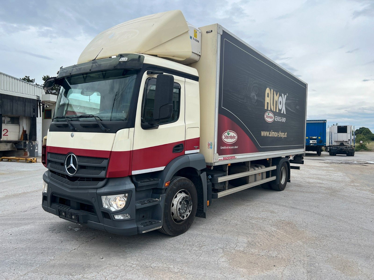 Mercedes-Benz Antos 1833 Kühlkoff LBW | Standheizung | Euro 6 - Caminhão frigorífico: foto 1 Mercedes-Benz Antos 1833 Kühlkoff LBW | Standheizung | Euro 6 - Caminhão frigorífico: foto 1