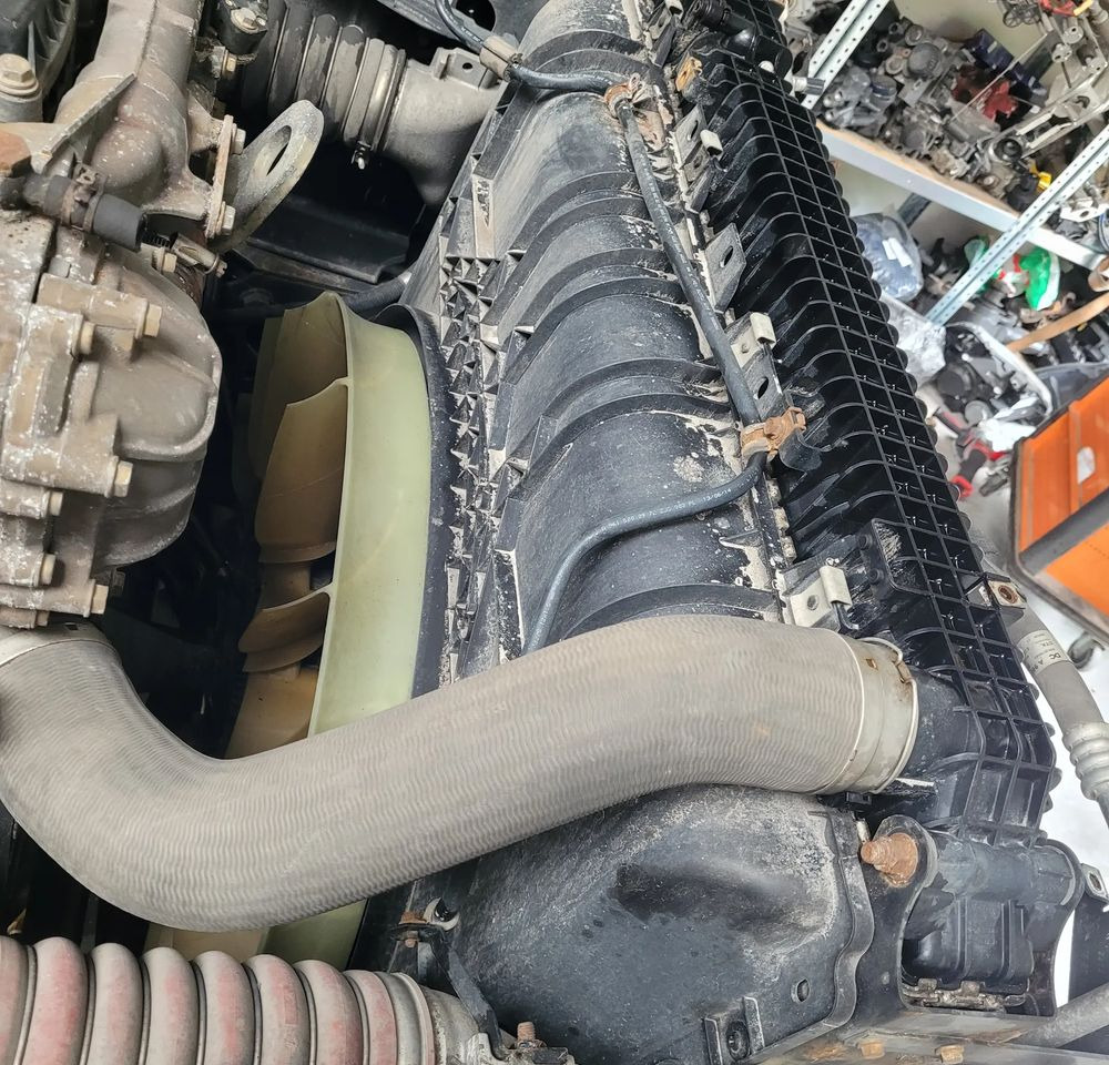 CHŁODNICE MERCEDES ACTROS MP4 KOMPLET - Sistema de arrefecimento de Caminhão: foto 2 CHŁODNICE MERCEDES ACTROS MP4 KOMPLET - Sistema de arrefecimento de Caminhão: foto 2