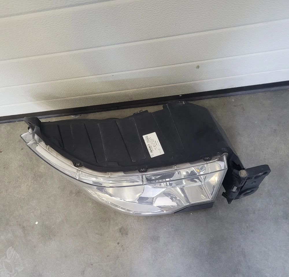 LAMPA LEWA RANGE T RENAULT LED OM 7482251329 - Iluminação de Caminhão: foto 2 LAMPA LEWA RANGE T RENAULT LED OM 7482251329 - Iluminação de Caminhão: foto 2