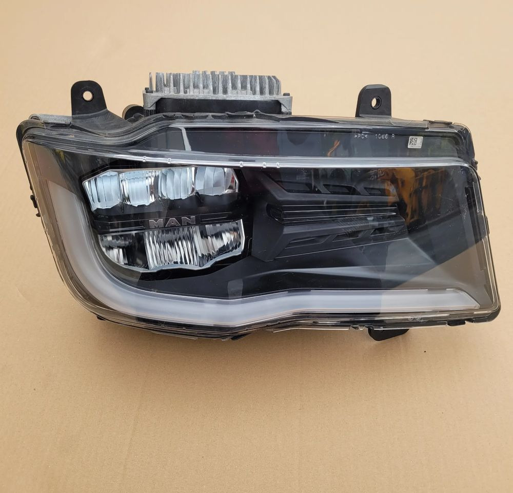 LAMPA MAN TG3 LED PRAWA 81.25101-6822 CHWALIM116 - Iluminação de Caminhão: foto 1 LAMPA MAN TG3 LED PRAWA 81.25101-6822 CHWALIM116 - Iluminação de Caminhão: foto 1