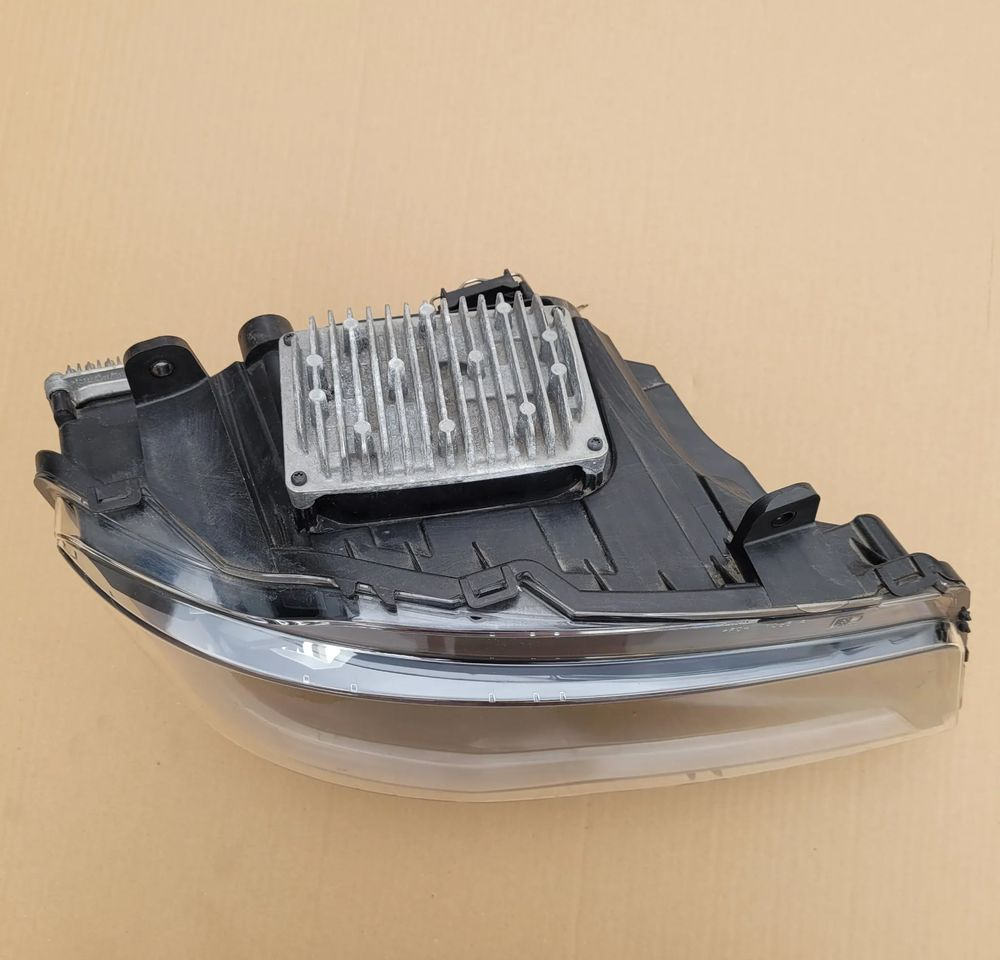 LAMPA MAN TG3 LED PRAWA 81.25101-6822 CHWALIM116 - Iluminação de Caminhão: foto 2 LAMPA MAN TG3 LED PRAWA 81.25101-6822 CHWALIM116 - Iluminação de Caminhão: foto 2