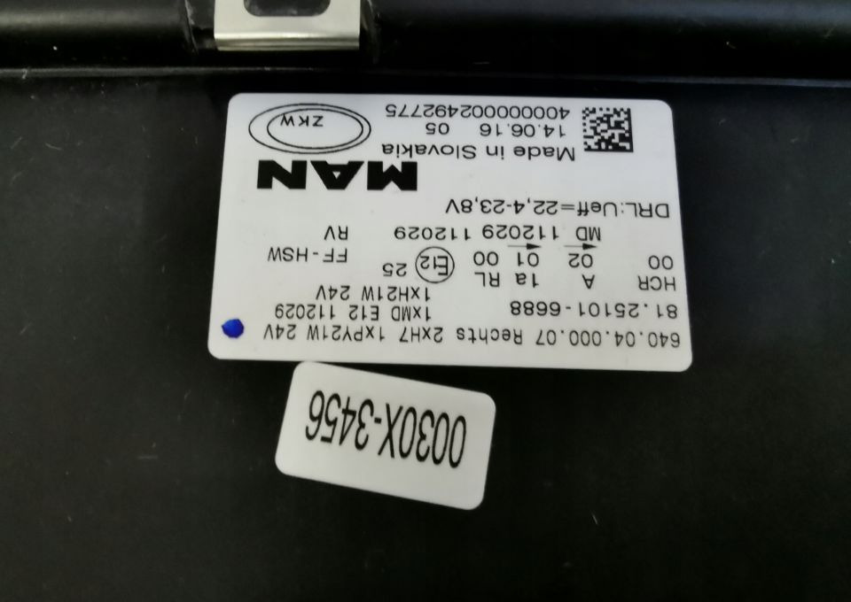 LAMPA MAN TGX TGS E6. LIFT LED RH. 81.25101-668 - Farol dianteira de Caminhão: foto 3 LAMPA MAN TGX TGS E6. LIFT LED RH. 81.25101-668 - Farol dianteira de Caminhão: foto 3