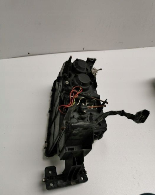 LAMPA VOLVO FH12 fh13 ORYGINAŁ PRAWA - Farol dianteira de Caminhão: foto 4 LAMPA VOLVO FH12 fh13 ORYGINAŁ PRAWA - Farol dianteira de Caminhão: foto 4