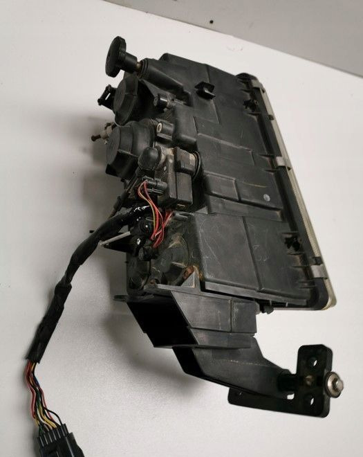 LAMPA VOLVO FH12 fh13 ORYGINAŁ PRAWA - Farol dianteira de Caminhão: foto 3 LAMPA VOLVO FH12 fh13 ORYGINAŁ PRAWA - Farol dianteira de Caminhão: foto 3