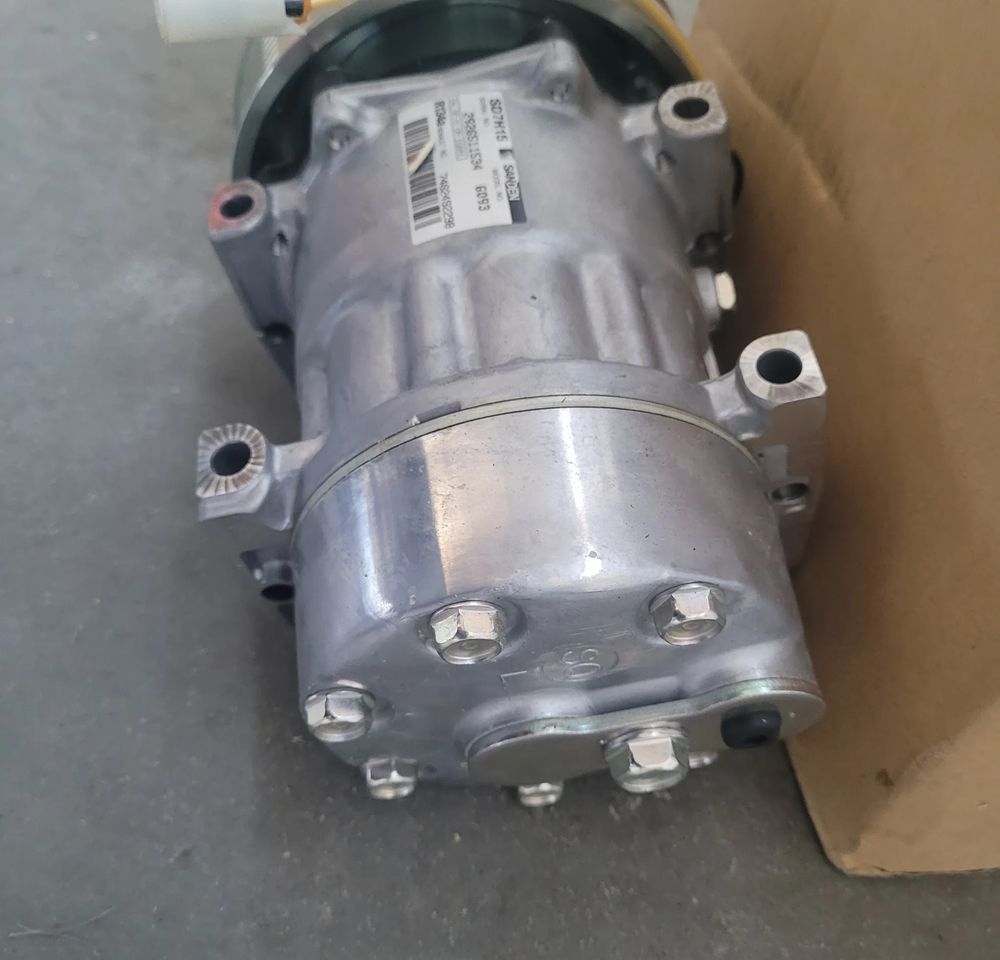 POMPA KLIMATYZACJI RENAULT RANGE T GAMA ORYGINAŁ NOWA CHWALIM116 7482492298 - Peça de ar condicionado de Caminhão: foto 3 POMPA KLIMATYZACJI RENAULT RANGE T GAMA ORYGINAŁ NOWA CHWALIM116 7482492298 - Peça de ar condicionado de Caminhão: foto 3