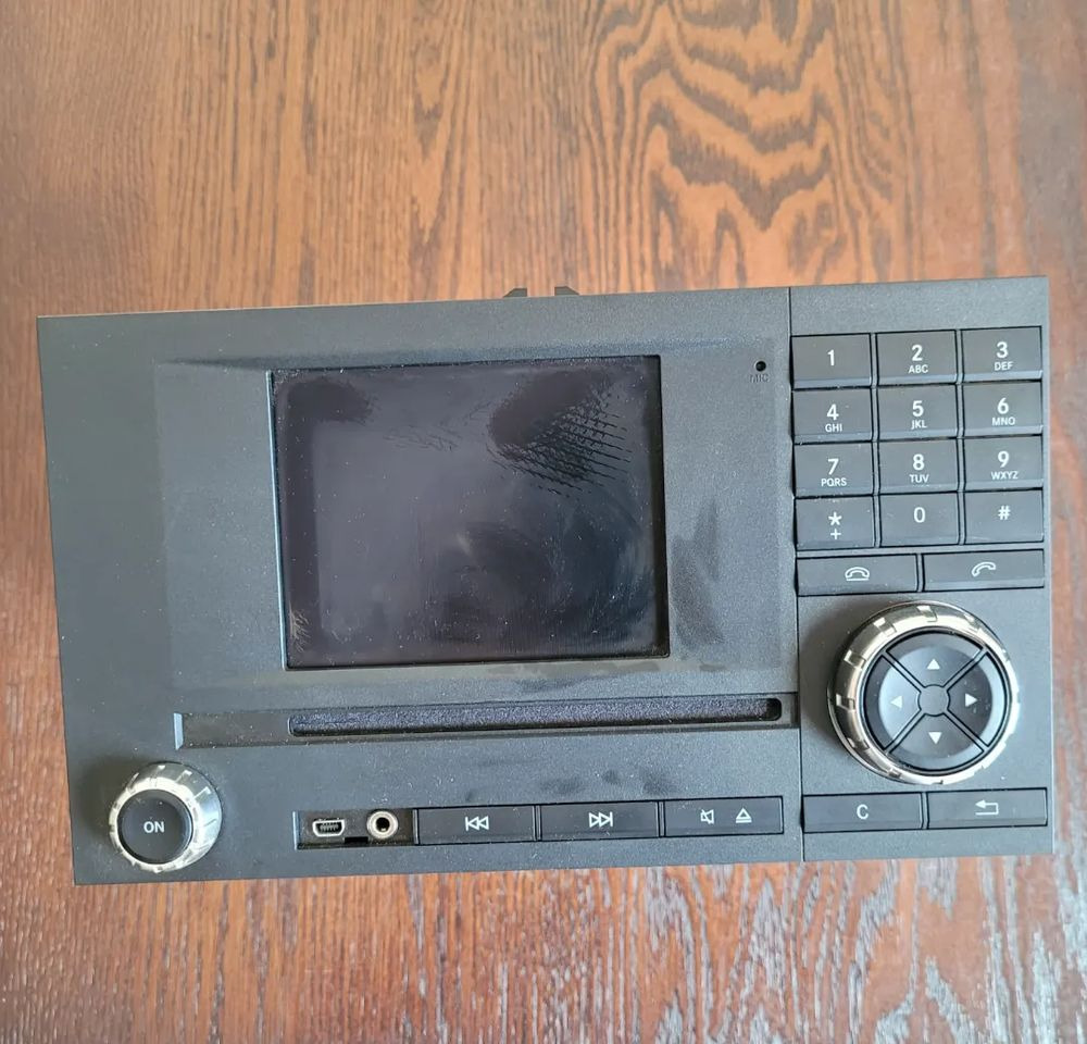 RADIO MERCEDES ACTROS MP4 A0004467662 - Painel de instrumentos de Caminhão: foto 1 RADIO MERCEDES ACTROS MP4 A0004467662 - Painel de instrumentos de Caminhão: foto 1