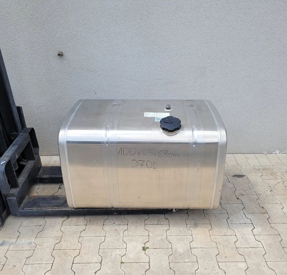 ZBIORNIK PALIWA MAN TGX 370L 81.12201-6798 100X63X68CM - Tanque de combustível de Caminhão: foto 1 ZBIORNIK PALIWA MAN TGX 370L 81.12201-6798 100X63X68CM - Tanque de combustível de Caminhão: foto 1