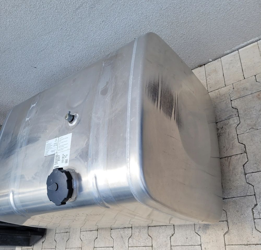 ZBIORNIK PALIWA MAN TGX 370L 81.12201-6798 100X63X68CM - Tanque de combustível de Caminhão: foto 2 ZBIORNIK PALIWA MAN TGX 370L 81.12201-6798 100X63X68CM - Tanque de combustível de Caminhão: foto 2