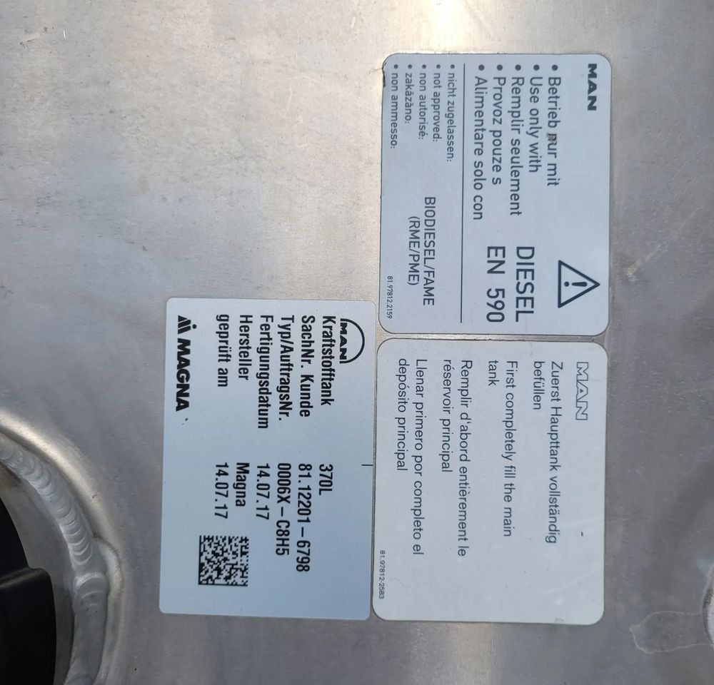 ZBIORNIK PALIWA MAN TGX 370L 81.12201-6798 100X63X68CM - Tanque de combustível de Caminhão: foto 5 ZBIORNIK PALIWA MAN TGX 370L 81.12201-6798 100X63X68CM - Tanque de combustível de Caminhão: foto 5