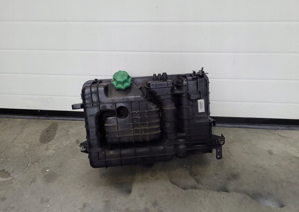 ZBIORNIK WYRÓWNAWCZY MERCEDES ACTROS A9605014203 - Tanque de expansão de Caminhão: foto 1 ZBIORNIK WYRÓWNAWCZY MERCEDES ACTROS A9605014203 - Tanque de expansão de Caminhão: foto 1