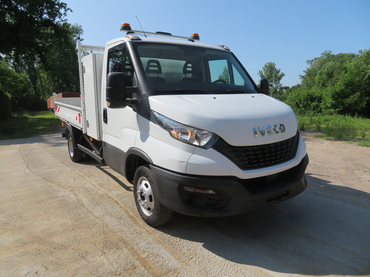 IVECO Daily 35C16 3.0 - Furgão basculante: foto 1 IVECO Daily 35C16 3.0 - Furgão basculante: foto 1