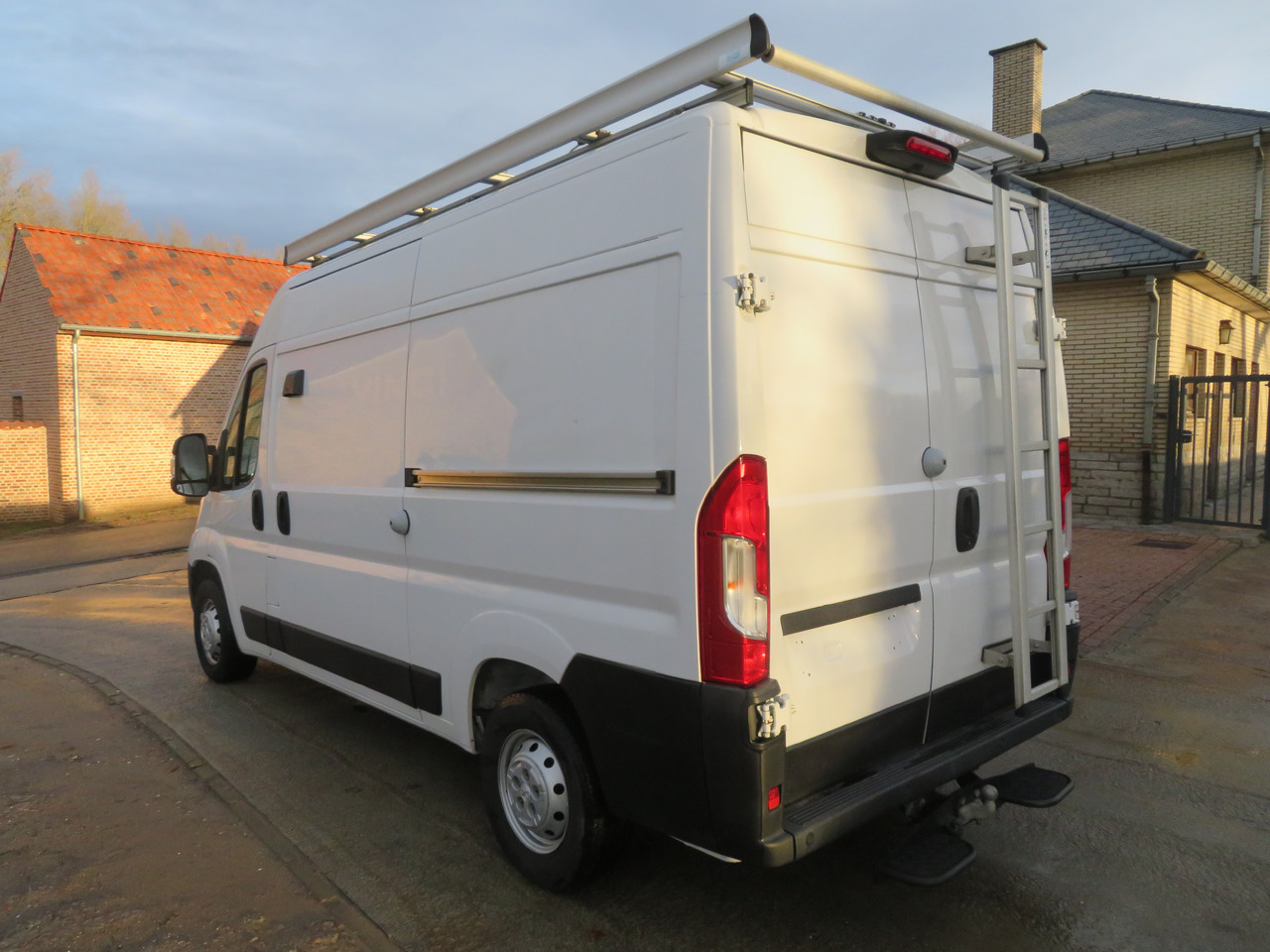 Peugeot Boxer 2.2 BlueHDI L2H2 dubbel schuifdeur - Furgão: foto 5 Peugeot Boxer 2.2 BlueHDI L2H2 dubbel schuifdeur - Furgão: foto 5