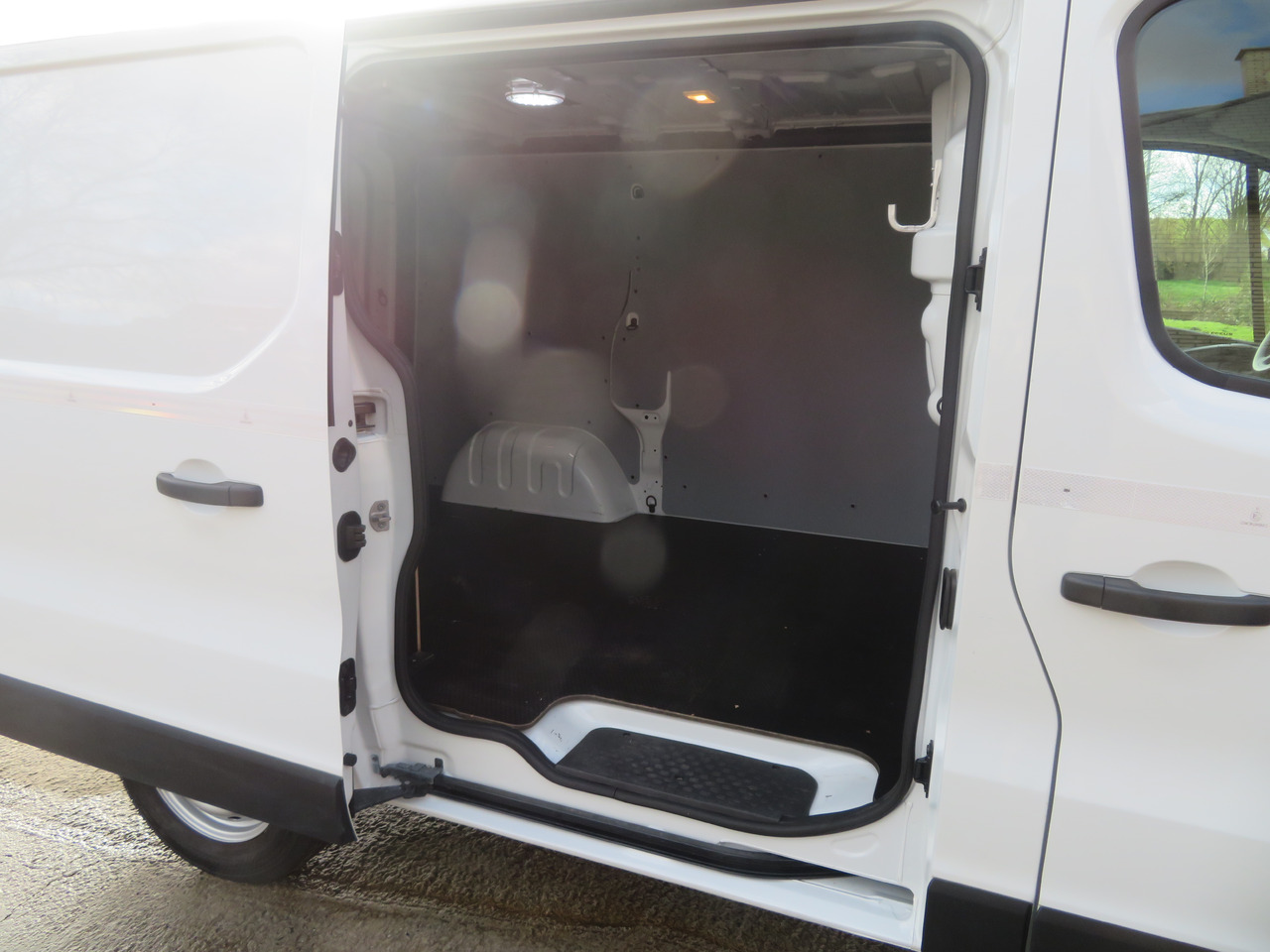 Furgão compacto Renault Trafic - L1H1 - 2.0dCi: foto 9