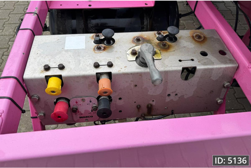 Broshuis 3UCC-39/45 Multi / 2x Extandable / 2x Lift Axle - Semireboque transportador de contêineres/ Caixa móvel: foto 5 Broshuis 3UCC-39/45 Multi / 2x Extandable / 2x Lift Axle - Semireboque transportador de contêineres/ Caixa móvel: foto 5