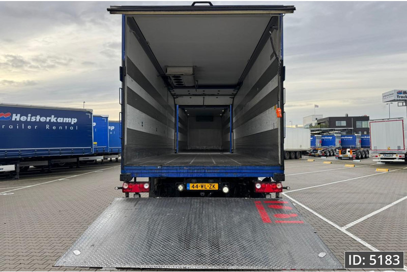 Mercedes-Benz Antos 2736 Day Cab, Euro 6, + Schmitz / Durchladbar / Carrier / 92m3 - Caminhão frigorífico: foto 4 Mercedes-Benz Antos 2736 Day Cab, Euro 6, + Schmitz / Durchladbar / Carrier / 92m3 - Caminhão frigorífico: foto 4