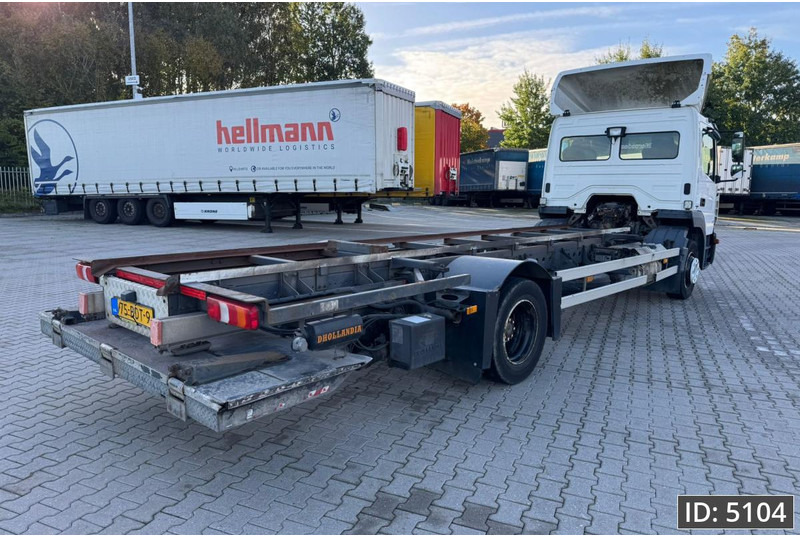 Mercedes-Benz Atego 1318 Day Cab, Euro 6, / BDF / DHOLLANDIA 2000KG - Caminhão transportador de contêineres/ Caixa móvel: foto 3 Mercedes-Benz Atego 1318 Day Cab, Euro 6, / BDF / DHOLLANDIA 2000KG - Caminhão transportador de contêineres/ Caixa móvel: foto 3