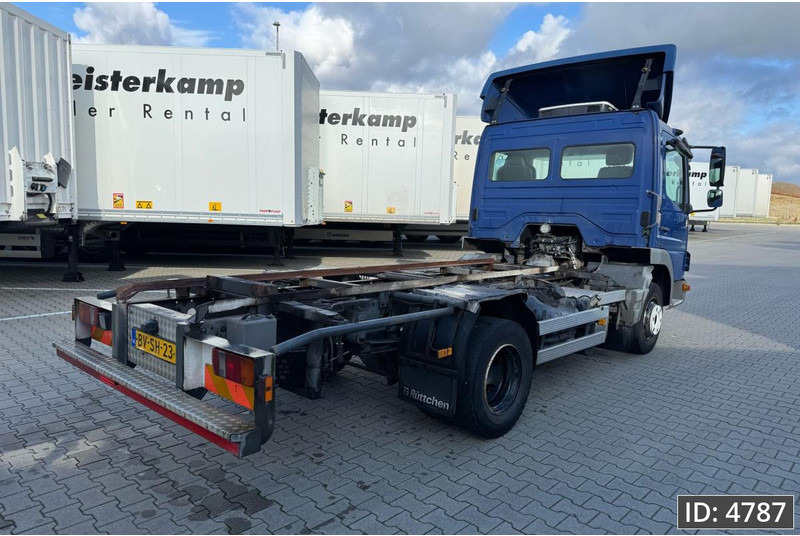 Mercedes-Benz Atego 816 Day Cab, Euro 5, BDF / EPS automatic / standklima / Hydraulic system - Caminhão transportador de contêineres/ Caixa móvel: foto 5 Mercedes-Benz Atego 816 Day Cab, Euro 5, BDF / EPS automatic / standklima / Hydraulic system - Caminhão transportador de contêineres/ Caixa móvel: foto 5