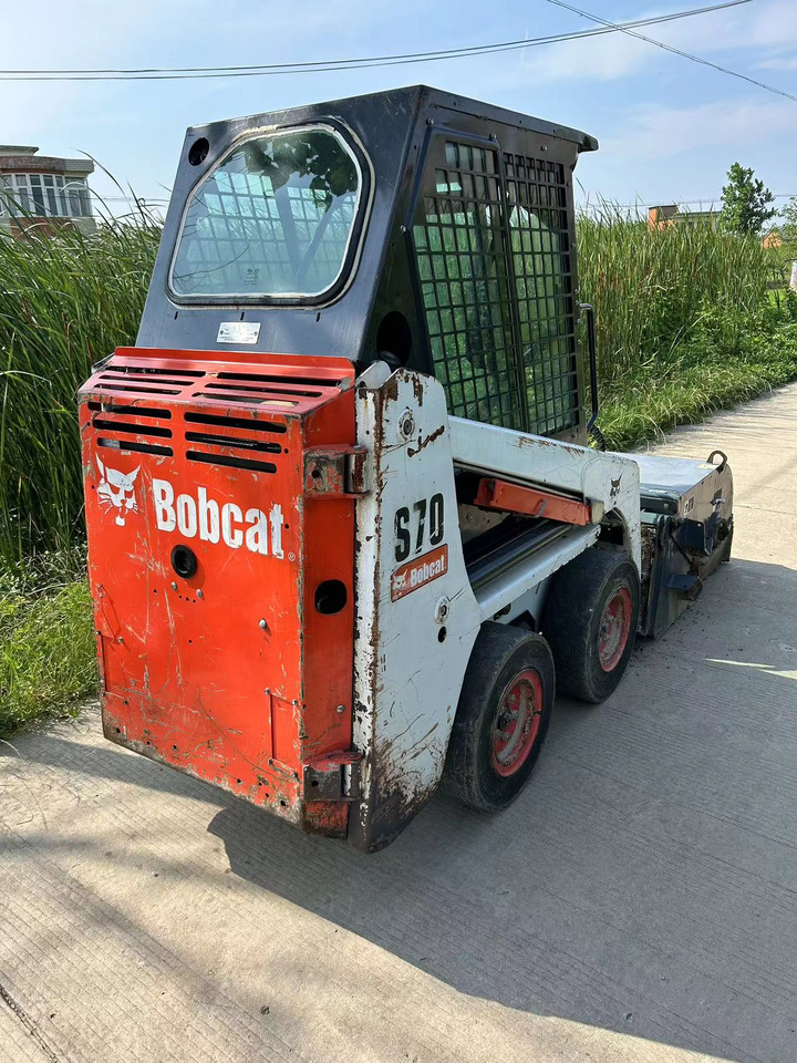 BOBCAT S70 Sliding Sweeper Click for Discount - Mini carregadeira: foto 2 BOBCAT S70 Sliding Sweeper Click for Discount - Mini carregadeira: foto 2