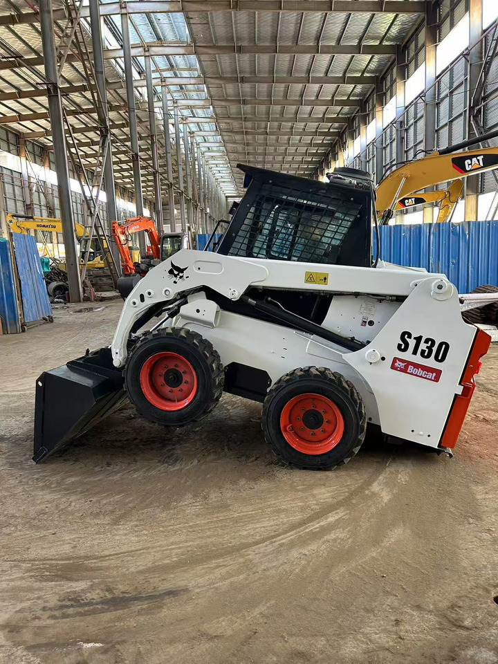 BOBCAT Skid Steer Loader S130 - Mini carregadeira: foto 5 BOBCAT Skid Steer Loader S130 - Mini carregadeira: foto 5
