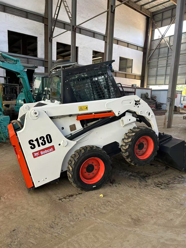 BOBCAT Skid Steer Loader S130 - Mini carregadeira: foto 3 BOBCAT Skid Steer Loader S130 - Mini carregadeira: foto 3