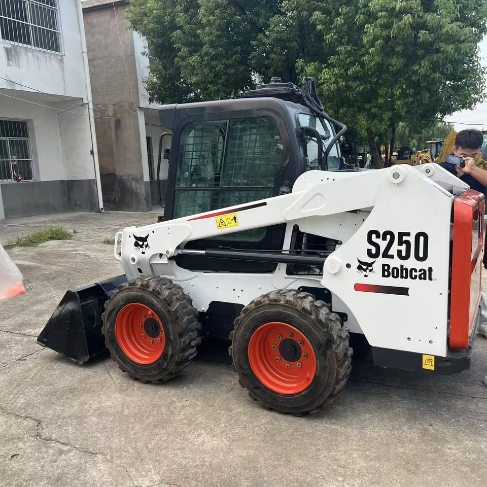 BOBCAT Skid Steer Loader S250 New Condition Hours True - Mini carregadeira: foto 4 BOBCAT Skid Steer Loader S250 New Condition Hours True - Mini carregadeira: foto 4