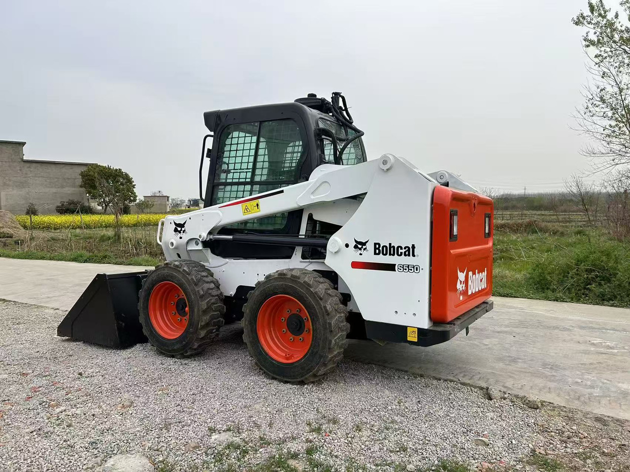 BOBCAT Skid Steer Loader S550 - Mini carregadeira: foto 3 BOBCAT Skid Steer Loader S550 - Mini carregadeira: foto 3