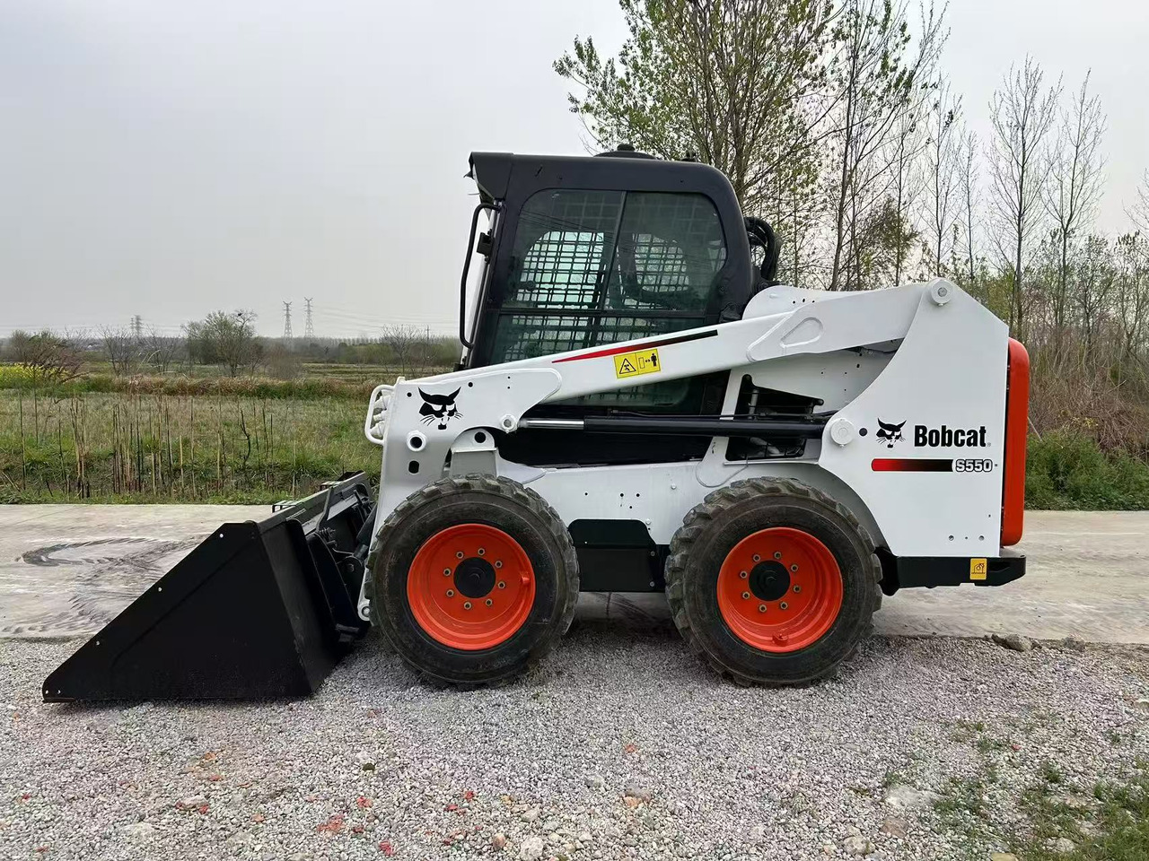 BOBCAT Skid Steer Loader S550 - Mini carregadeira: foto 2 BOBCAT Skid Steer Loader S550 - Mini carregadeira: foto 2