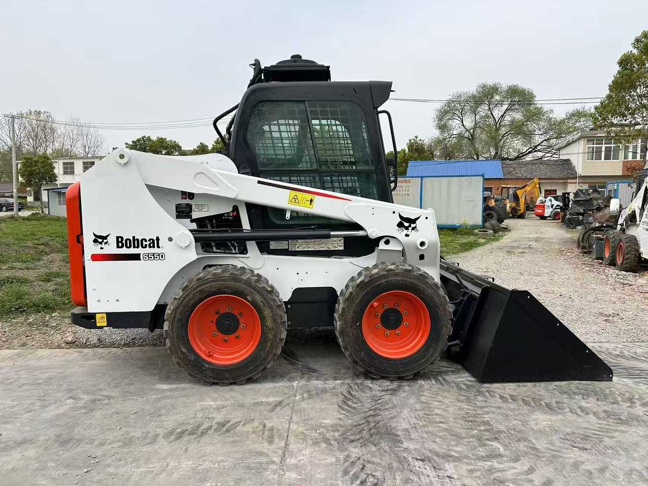 BOBCAT Skid Steer Loader S550 - Mini carregadeira: foto 4 BOBCAT Skid Steer Loader S550 - Mini carregadeira: foto 4