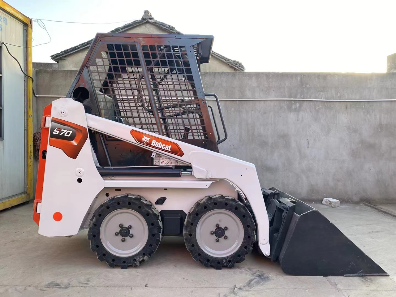 BOBCAT Skid Steer Loader S70 - Mini carregadeira: foto 1 BOBCAT Skid Steer Loader S70 - Mini carregadeira: foto 1