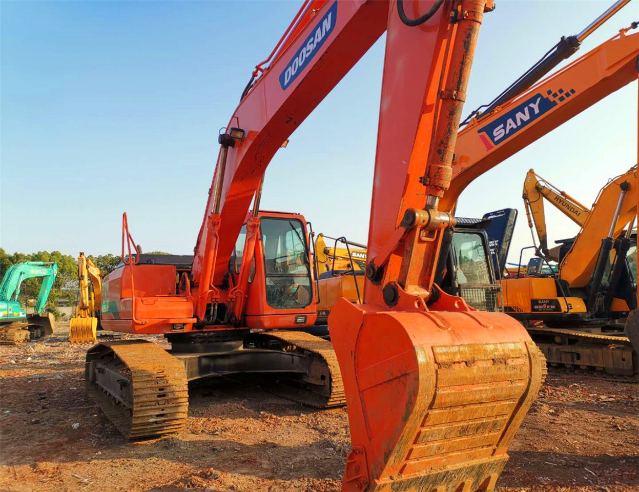 DOOSAN Crawler Excavator DH225 Click Here for Discount - Escavadora de rastos: foto 1 DOOSAN Crawler Excavator DH225 Click Here for Discount - Escavadora de rastos: foto 1