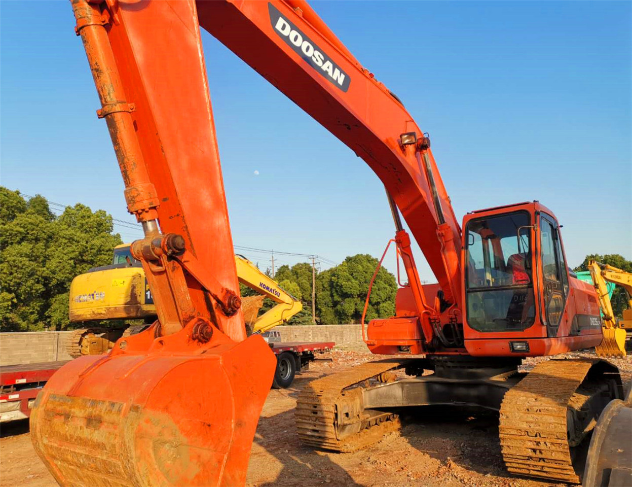 DOOSAN Crawler Excavator DH225 Click Here for Discount - Escavadora de rastos: foto 4 DOOSAN Crawler Excavator DH225 Click Here for Discount - Escavadora de rastos: foto 4