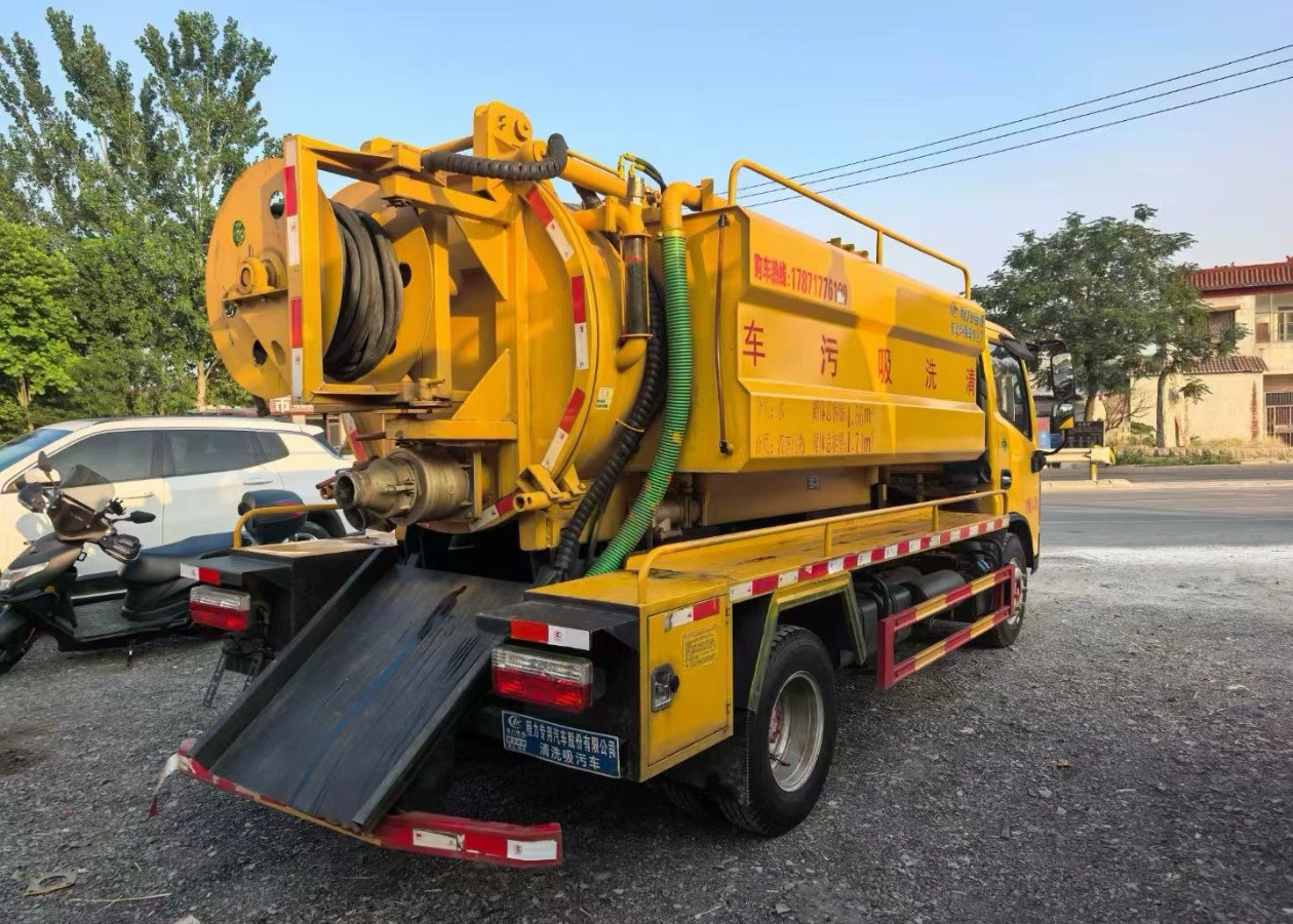 DongFeng Small Sewage Truck - Caminhão limpa fossa: foto 4 DongFeng Small Sewage Truck - Caminhão limpa fossa: foto 4