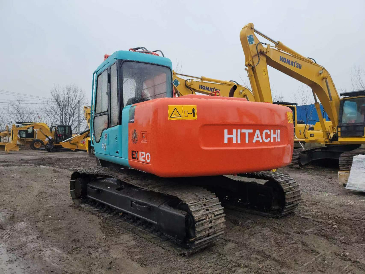 HITACHI EX120-3 - Escavadora de rastos: foto 5 HITACHI EX120-3 - Escavadora de rastos: foto 5
