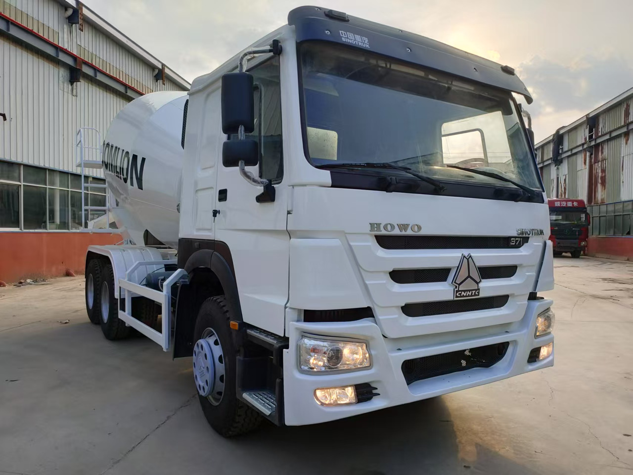 HOWO 371HP  Concrete Mixer Truck Click for Discount - Caminhão betoneira: foto 2 HOWO 371HP  Concrete Mixer Truck Click for Discount - Caminhão betoneira: foto 2