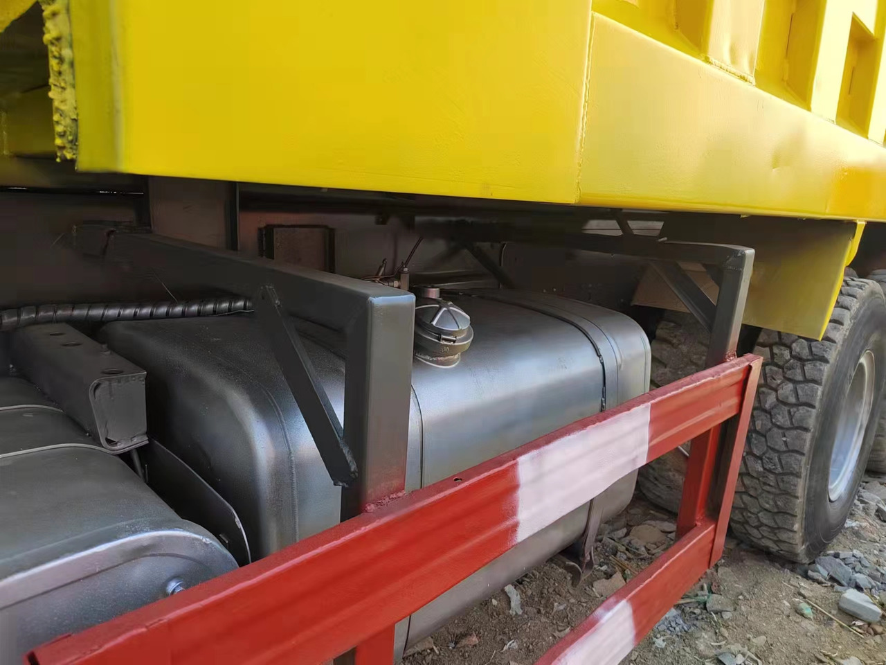 HOWO Dump truck 371 6/4 Click Here for Discount - Caminhão basculante: foto 2 HOWO Dump truck 371 6/4 Click Here for Discount - Caminhão basculante: foto 2