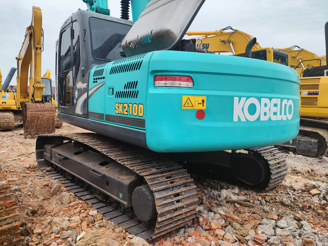 KOBELCO SK210D - Escavadora de rastos: foto 2 KOBELCO SK210D - Escavadora de rastos: foto 2