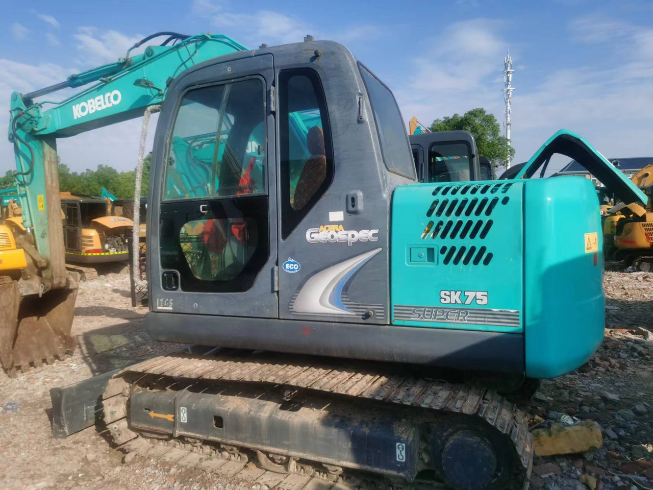 KOBELCO SK75-8 - Escavadora de rastos: foto 1 KOBELCO SK75-8 - Escavadora de rastos: foto 1