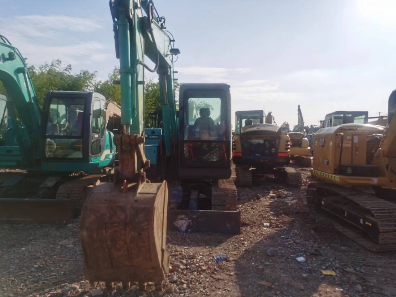 KOBELCO SK75-8 - Escavadora de rastos: foto 3 KOBELCO SK75-8 - Escavadora de rastos: foto 3