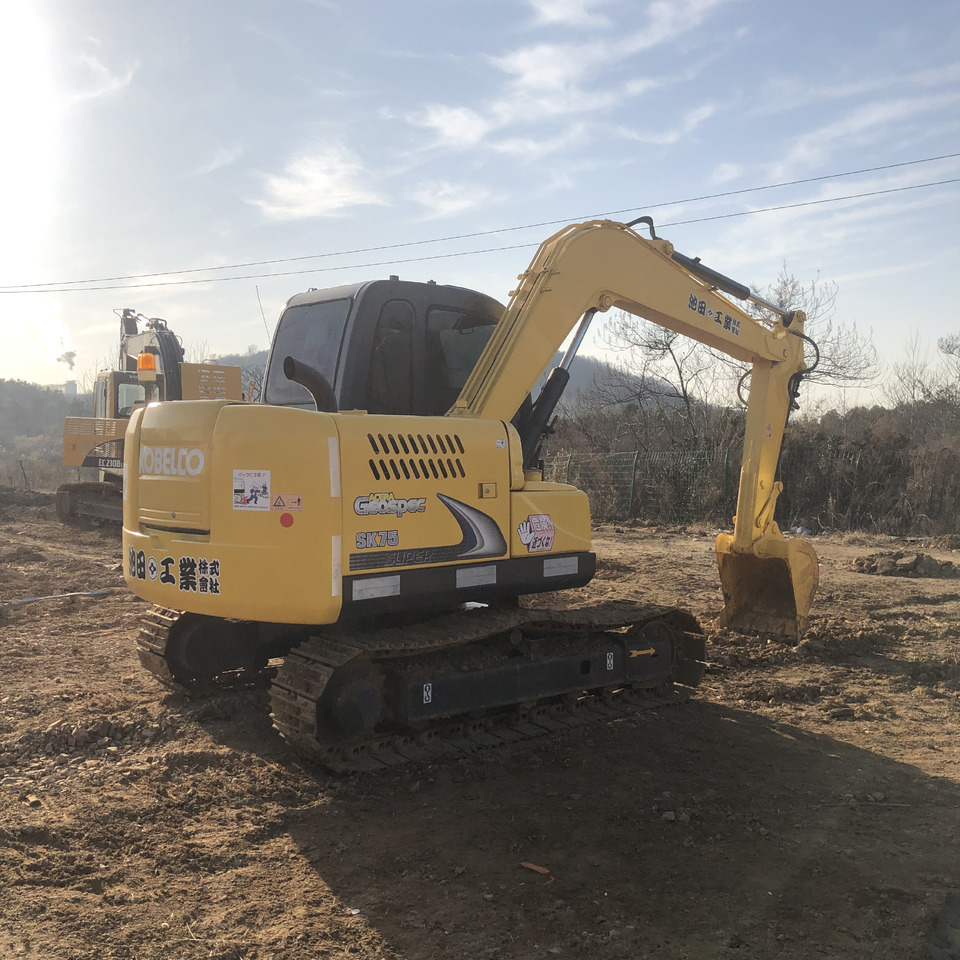 KOBELCO SK75 - Escavadora de rastos: foto 4 KOBELCO SK75 - Escavadora de rastos: foto 4