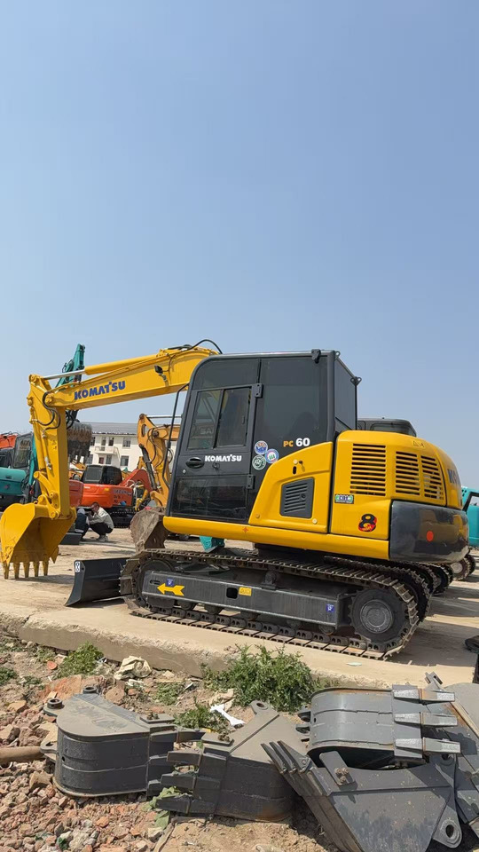 KOMATSU PC60 - Escavadora de rastos: foto 1 KOMATSU PC60 - Escavadora de rastos: foto 1