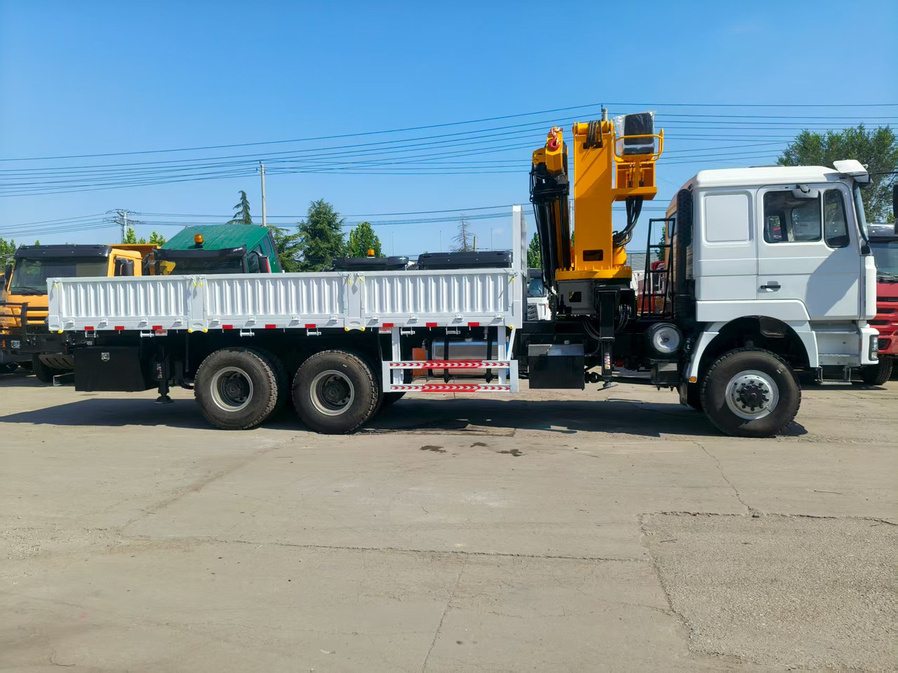 SHACMAN Truck Counted Crane 6x4 Click for Discount - Caminhão basculante: foto 2 SHACMAN Truck Counted Crane 6x4 Click for Discount - Caminhão basculante: foto 2