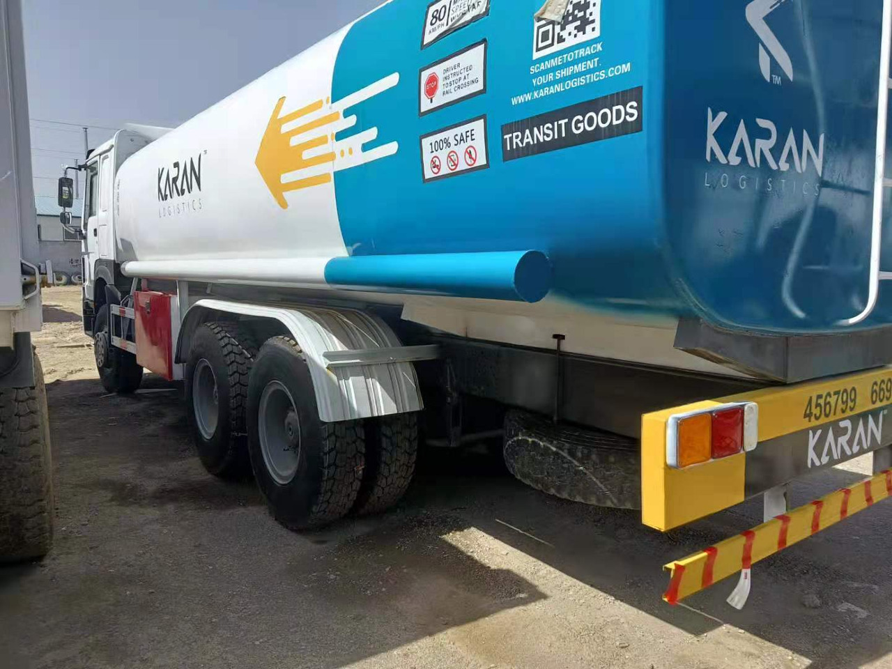 SINOTRUK Howo 371 Fuel Tanker Click Here For DISCOUNT - Caminhão tanque: foto 1 SINOTRUK Howo 371 Fuel Tanker Click Here For DISCOUNT - Caminhão tanque: foto 1