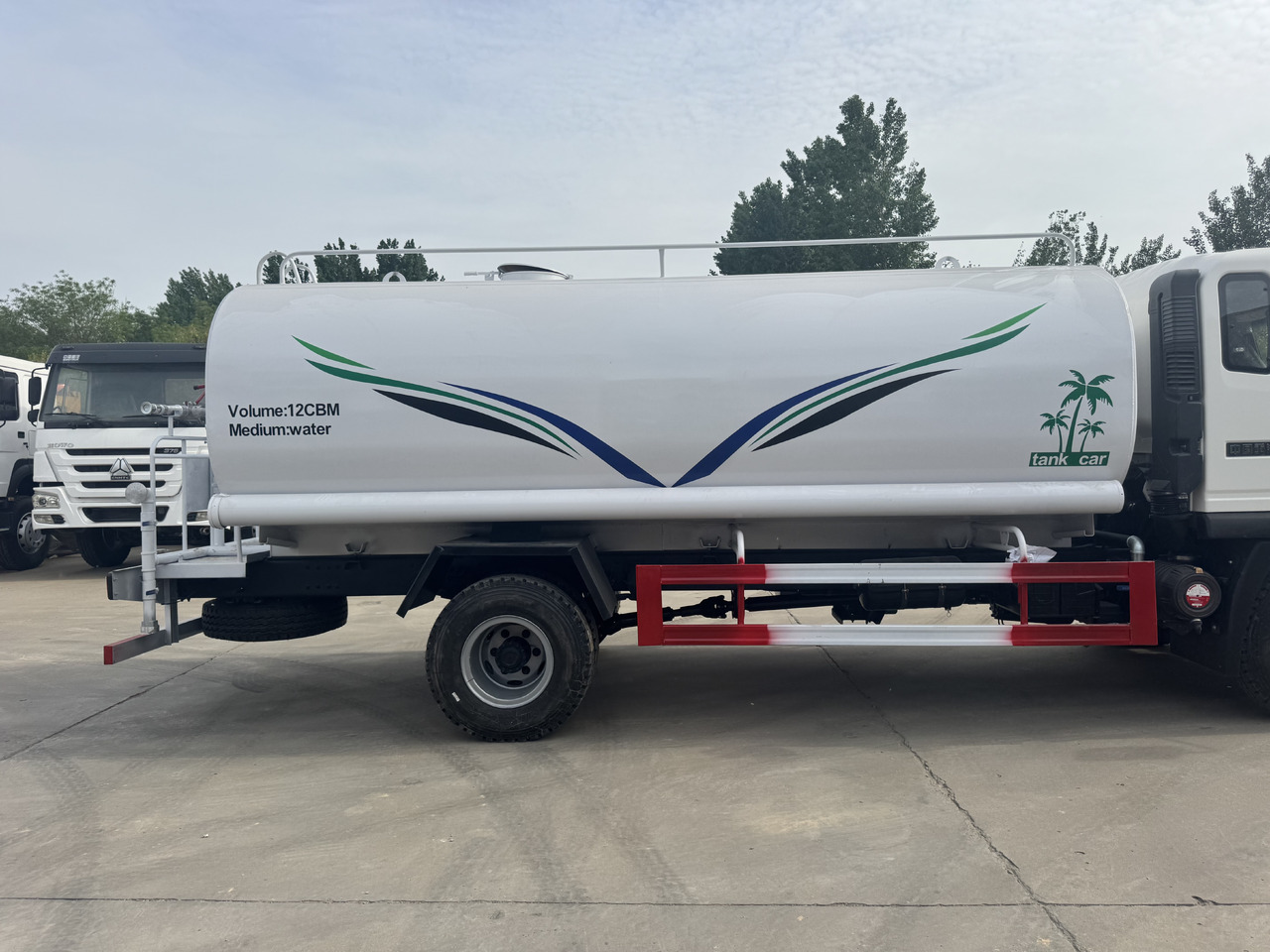 SINOTRUK Howo Water Tanker Click Here For DISCOUNT - Caminhão tanque: foto 3 SINOTRUK Howo Water Tanker Click Here For DISCOUNT - Caminhão tanque: foto 3