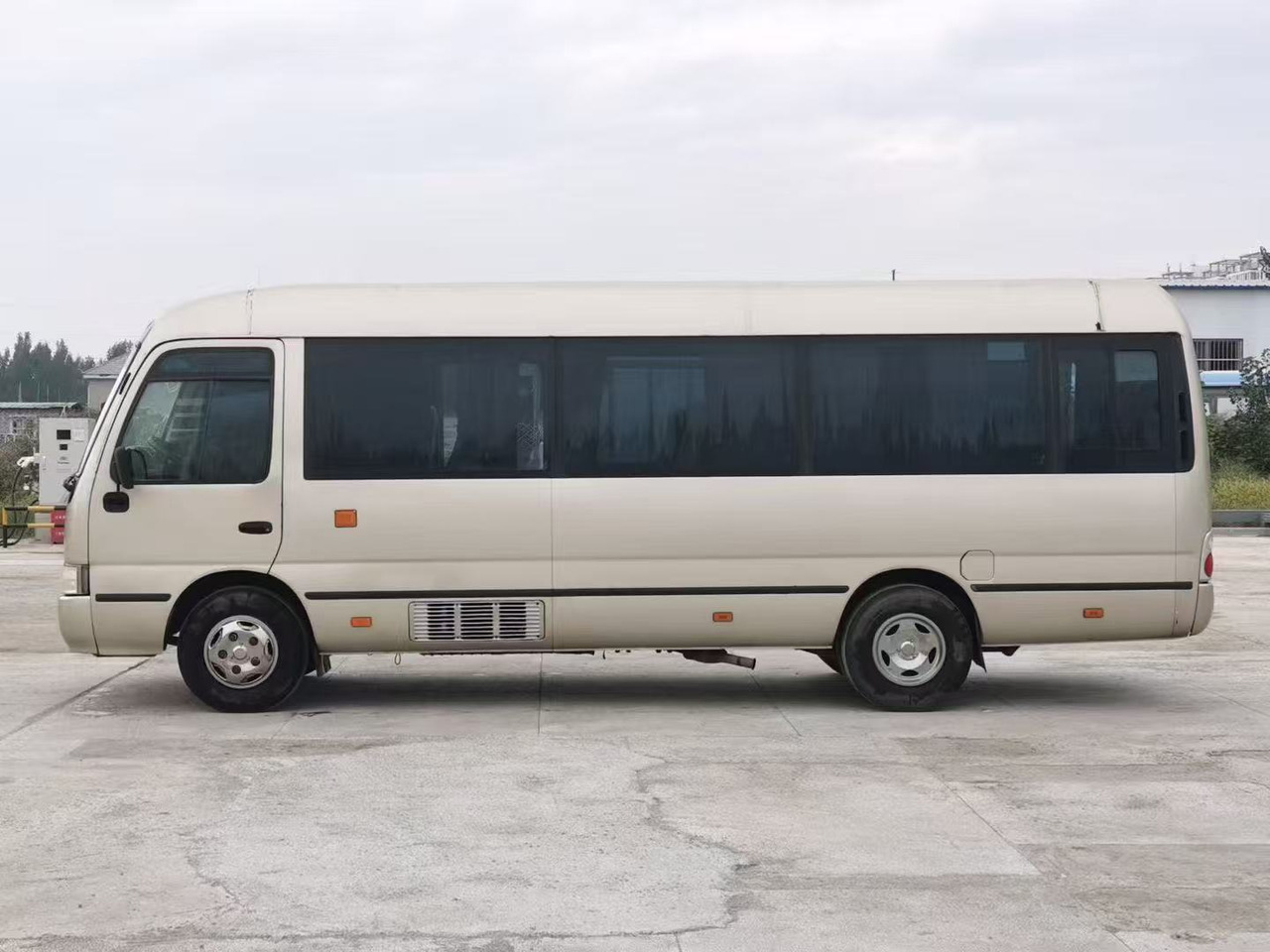 TOYOTA Coaster Mini Bus Good Conditon Automatic Doors Negotiable - Micro-ônibus, Furgão de passageiros: foto 5 TOYOTA Coaster Mini Bus Good Conditon Automatic Doors Negotiable - Micro-ônibus, Furgão de passageiros: foto 5