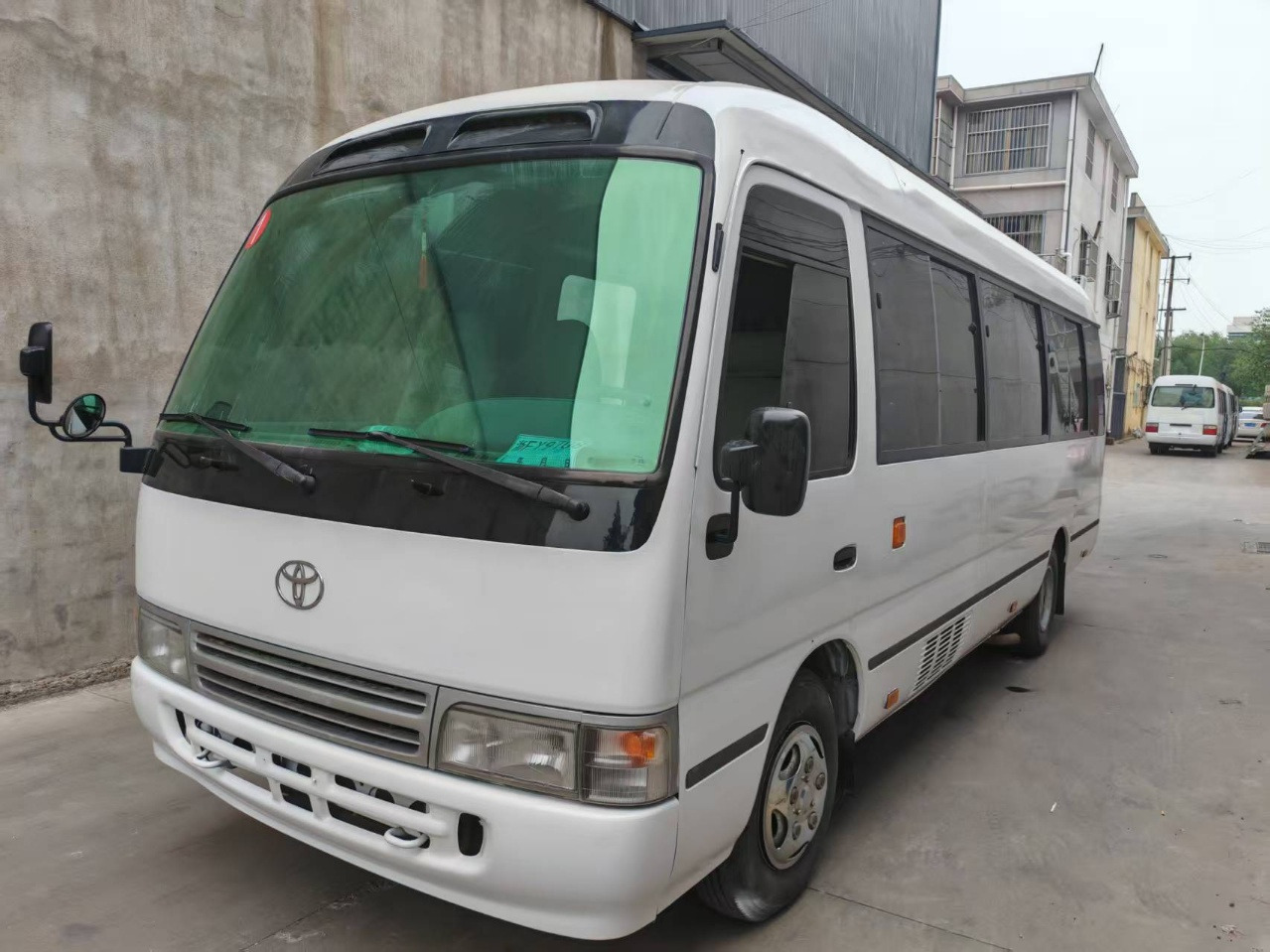 TOYOTA Hiace Bus 13 Seats - Autocarro: foto 1 TOYOTA Hiace Bus 13 Seats - Autocarro: foto 1