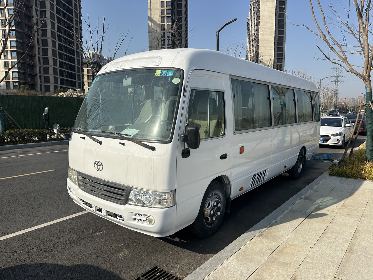 TOYOTA Mini Coach White Low Mileage - Autocarro: foto 3 TOYOTA Mini Coach White Low Mileage - Autocarro: foto 3