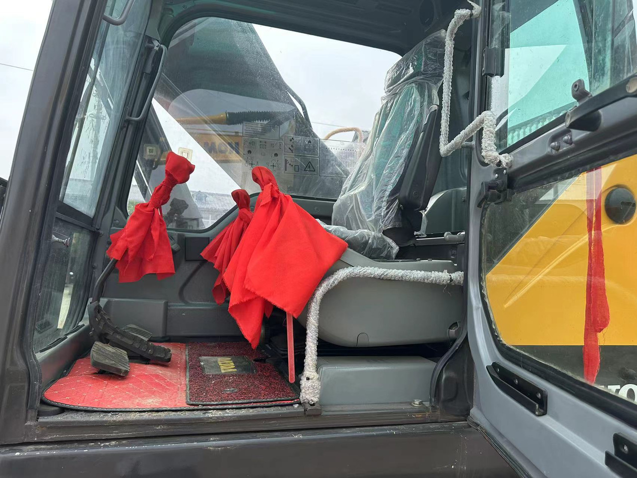 VOLVO Excavator EC240D Cilck for Discount - Escavadora de rastos: foto 4 VOLVO Excavator EC240D Cilck for Discount - Escavadora de rastos: foto 4